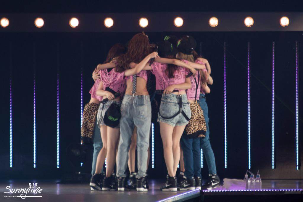 v3ird's tweet photo. ยังอยู่นะ เห็นเราไหม
ไม่เป็นไร
แต่เรายังอยู่นะ...
#2800dayswithSNSD http://t.co/fvXrTOFwPo