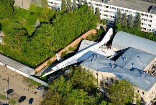 FunnyQuotees's tweet photo. When you're hiding from the cops in GTA http://t.co/Rv0ZzL7GxU