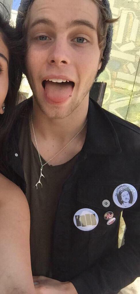 breadsmiling's tweet image. yesterday was so good 2 luke