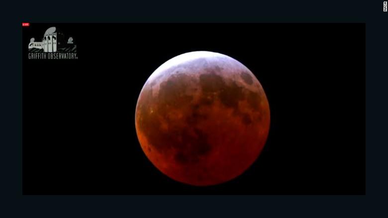 Enjoy the #BloodMoon, seen here via <a href="/GriffithObserv/">Griffith Observatory</a>? cnn.it/1Cpw4gd Share your photos cnn.it/HytS1Y