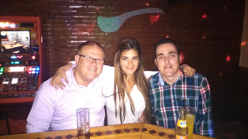 PELYJOSKA's tweet photo. Viernes santo noche con @juafragonsar y la simpatica @anasol_ en @cucharadasmula http://t.co/F6DLp4prBG