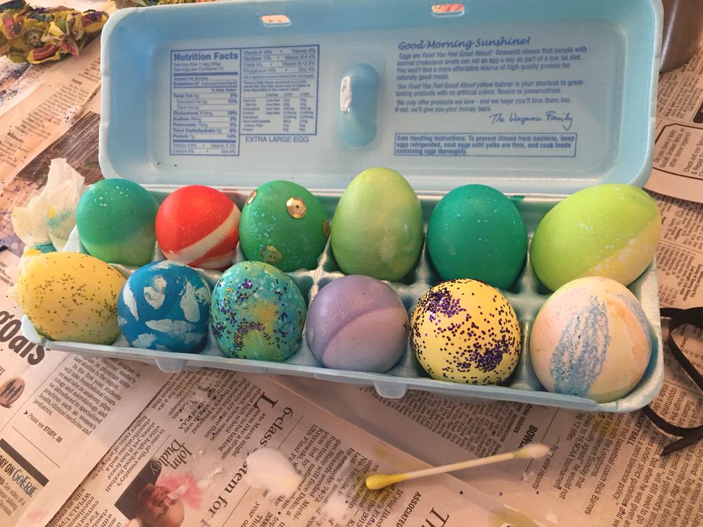 lindsey_leigh02's tweet image. Easter Egg decorating party yesterday what just simply great...🐰🐥🎀 #gotcreative