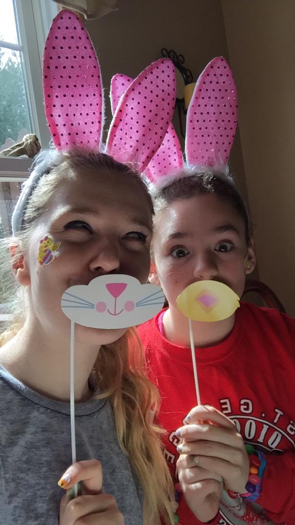 lindsey_leigh02's tweet image. Easter Egg decorating party yesterday what just simply great...🐰🐥🎀 #gotcreative