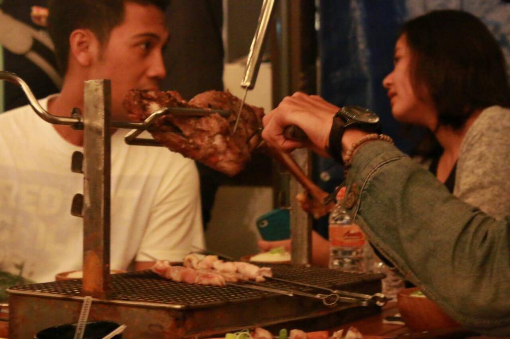 infobdg's tweet photo. Enak bgt! Self grilling kambing, sate gurita, kulit ayam di soft opening MOUTON #feastivity reccomended! @moutonId http://t.co/HDSDhntzI9