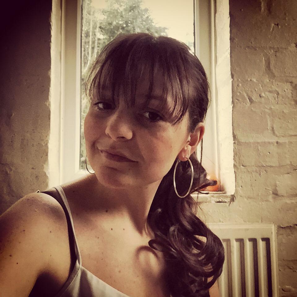 1990_kathryn's tweet photo. Getting ready to go out http://t.co/iE7uPeZM48