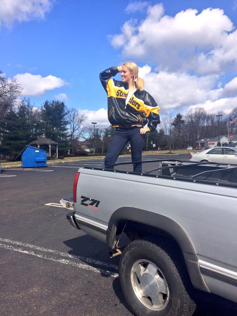 hef_one's tweet photo. Just a woman and her truck. @annierichardson #pickupprincess http://t.co/19q7sWpyC9