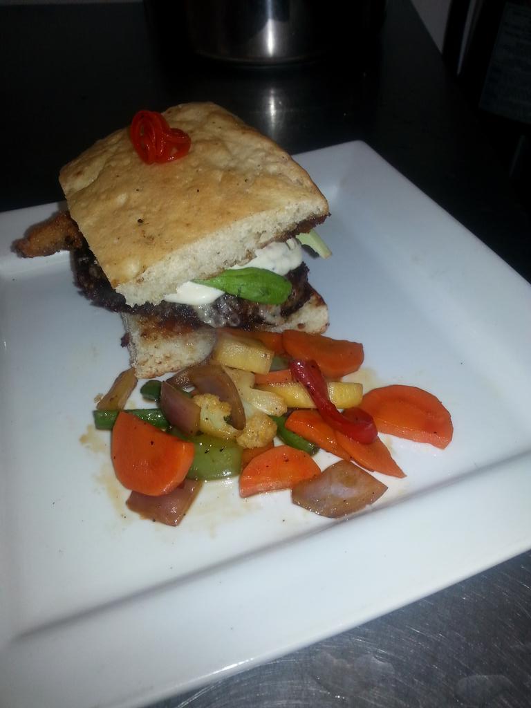 MapleGrille's tweet image. Open Saturdays all day for Burger ♡!