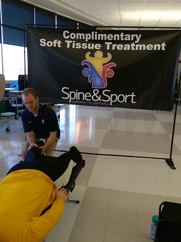dbqrunningclub's tweet photo. @SpineSportCCs #DrJosh working post race! Great to see such dedication, go check them out! http://t.co/f4MiTWR2LN