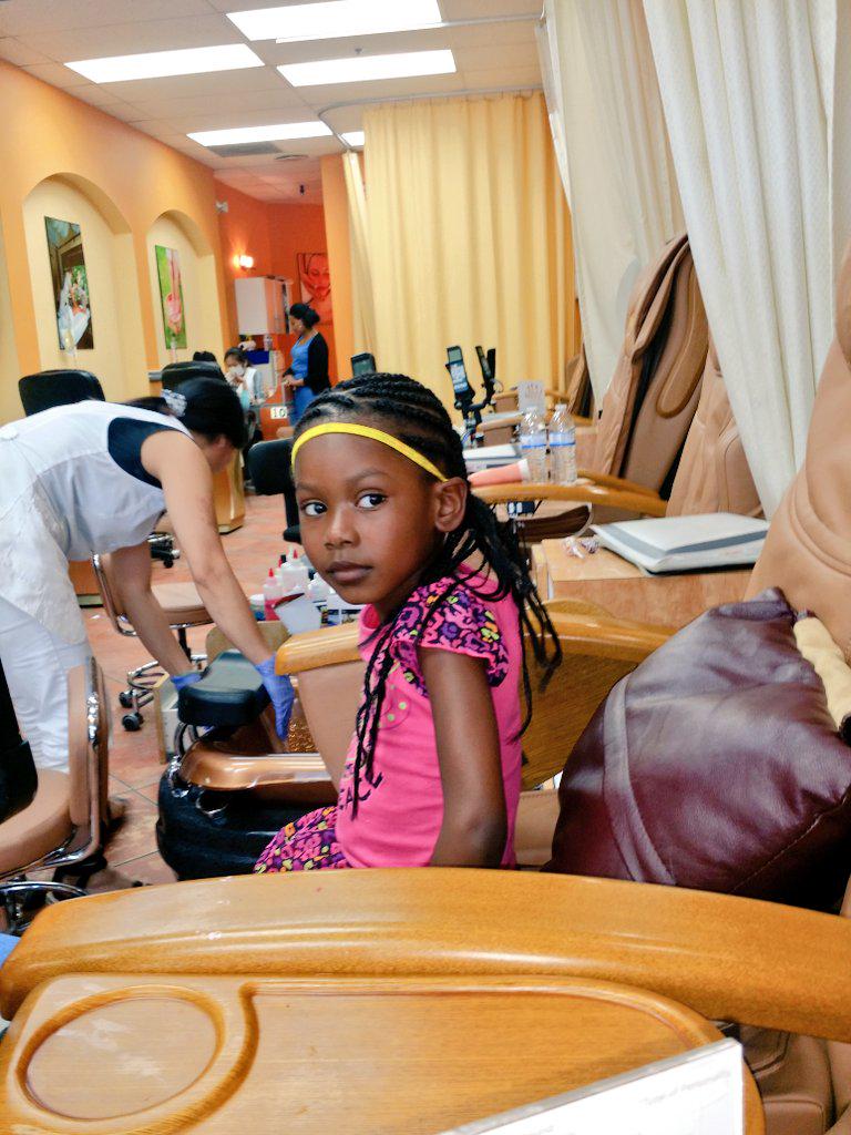 Sw3etTae's tweet photo. Mani Pedi's yday with my pud! She High maintenance 💕 💕 #springbreak http://t.co/SMd9pr1u0m