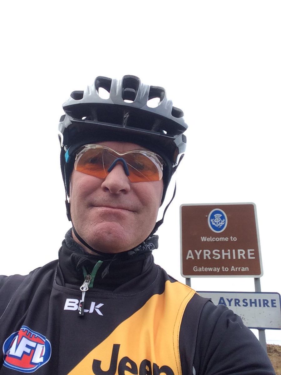 dkw725's tweet photo. @Tooley65 sat morning ride through ayrshire, scotland wearing the black and yellow of @Richmond_FC #1zip #tigerland http://t.co/gIWYvVDn3k