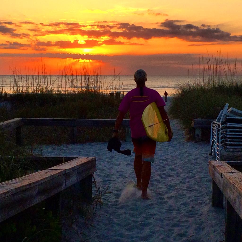 BikiniReadyLife's tweet photo. #latergram of the sunrise this morning at #ESF15 πππππβ€οΈ #eastersurffest #cocoabeach #fl #surfer #dude http://t.co/USPyDQYJa4