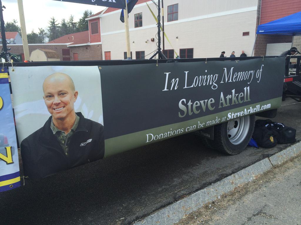 KristenCarosaTV's tweet photo. Communities are coming together today to honor and remember #Brentwood police officer Stephen Arkell. http://t.co/G8QG7BUsHI