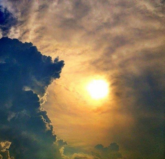 Un bagliore di sole tra le nuvole http://t.co/li3XuhWnO0