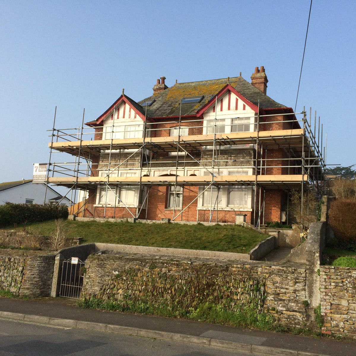 Scaffolding for gutter replacment &amp; repointing in Padstow - 7baysscaffolding.co.uk/padstow/