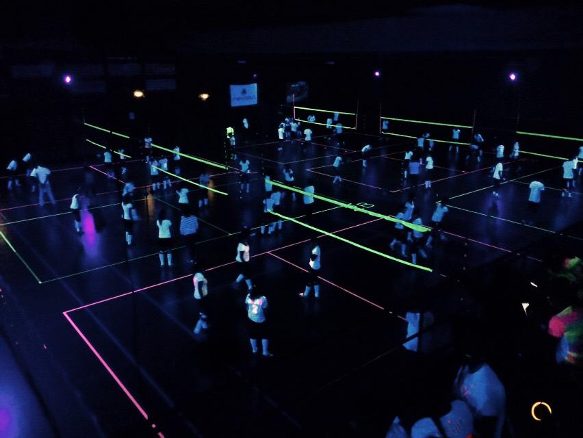 _KoenHendriks's tweet photo. Het #vvtupos Blacklight #Volleybal voor CMV,C en B gaat geweldig!#Rabobank #Baarlobby @NevoboZuid #Dirkx-Electronics http://t.co/NUFRFUFXm1