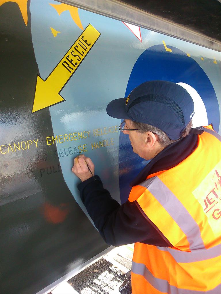 PhilAspi's tweet photo. Last few , a steady hand makes for slow work but can't be helped. #vulcan #XM569 http://t.co/YYsBUxezW9
