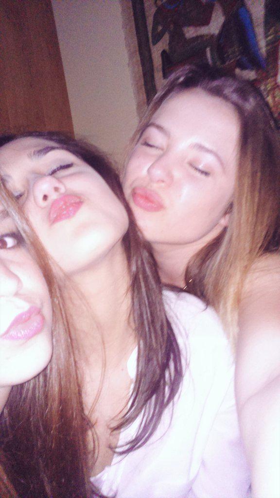 M_Amelia_'s tweet photo. Fotaca😂 #ViernesSanto con @Victoria_agudo @Moreenah8 😘😘😘 http://t.co/RIA5BfFL8d