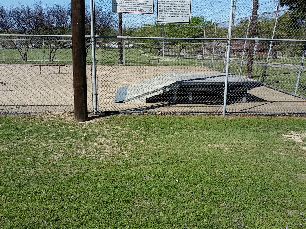 one4house's tweet photo. Sherman Texas #THTH15 #shermantx still waiting for someone to claim their prize. http://t.co/Q8IFKqrPKa