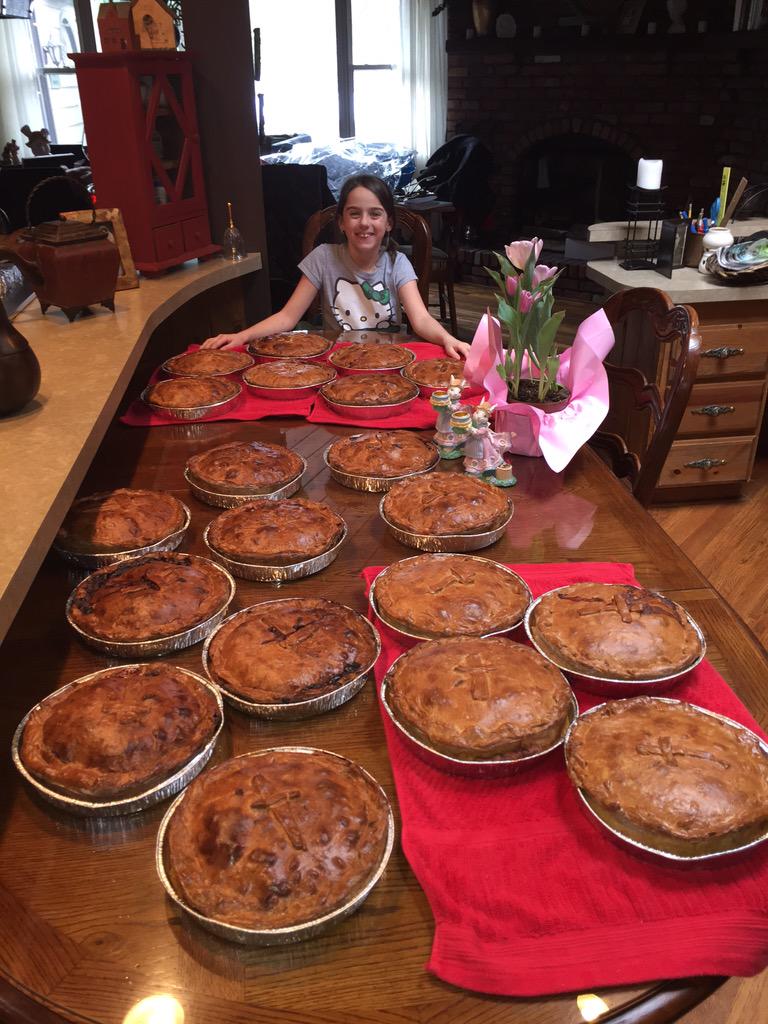 jmortaruloART's tweet photo. 20 pane rustica almost done delivering all of them, last stop Zia Anna. @DennisandJudi I've got a pie for Dennis http://t.co/INIG9T1ni8