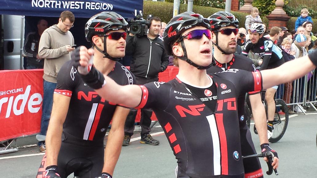 MarkBaxendale60's tweet photo. Finish Line at #ChorleyGrandPrix @ChorleyCouncil #EliteRoadSeries http://t.co/06TGS7eWV0