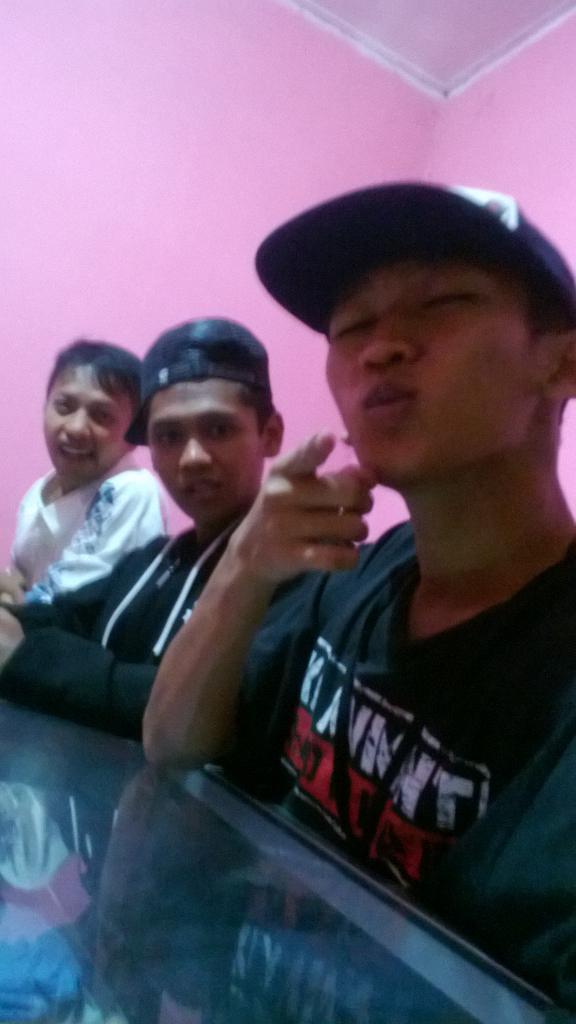 Tanpa latihan lagi 😁😅😁 jangan lupa besok merapat di gor pendem, sumberlawang, sragen 🎅 jam 10 loh yaaa 😍😘😍