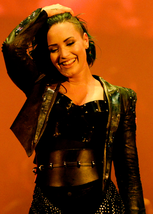 DLVoteStats's tweet image. A diferença está diminuindo, RT! #DemiLovato “Really Don’t Care” #HitTheRoad @radiodisney