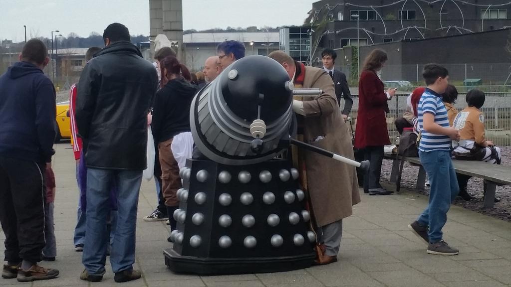 WeeklyGeekSpeak's tweet photo. The Daleks are feeling the strain after a long day at @YorksCosplayCon #YCC7 #YorkshireCosplayCon http://t.co/fEG1yXQp20