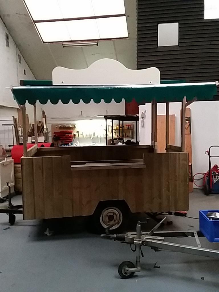 Poffertjeskraam of hamburgerkraam huren ? Het nieuwste model is bijna klaar. Ook verkoop.