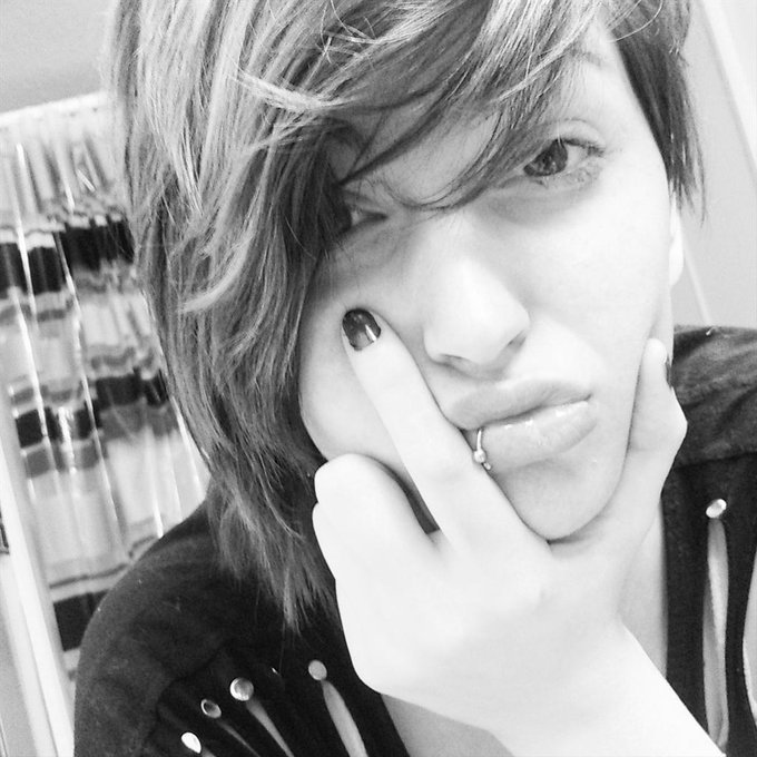 Morning Nomakeup #LGBT #Lips #piercing #Confident #ShortHair http://t.co/TikKMkGP7D<a href="/tag/lgbt"class="tags">#LGBT</a><a href="/tag/lips"class="tags">#Lips</a><a href="/tag/piercing"class="tags">#piercing</a><a href="/tag/confident"class="tags">#Confident</a><a href="/tag/shorthair"class="tags"><span>#shorthair</span></a>