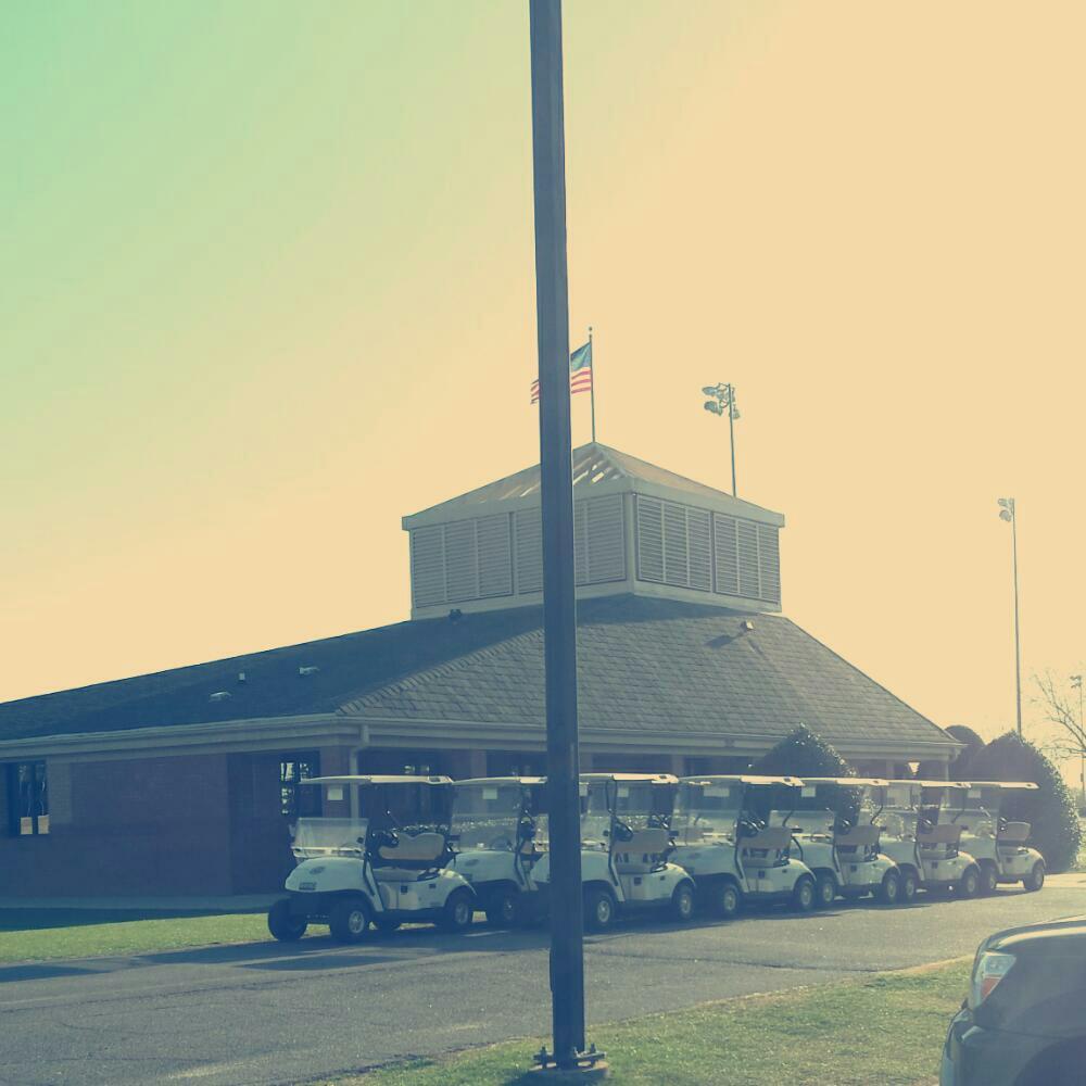 gabe_hackney's tweet photo. time to play the great game  #KnightsPlayGolf @getStealz http://t.co/VJJOlPjJpw