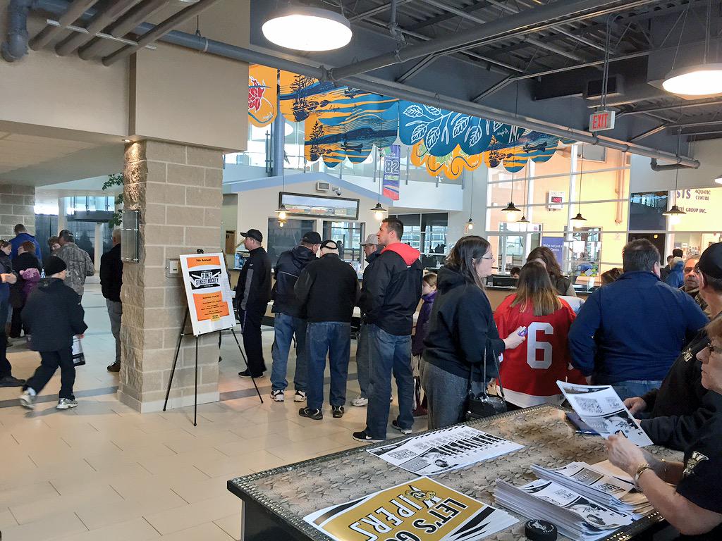 lasallevipers's tweet photo. Just under an hour until puck drop and we're lined up out the door. Looks like our 4th consecutive sellout #LEAvsLAS http://t.co/z3j2TsJUjH