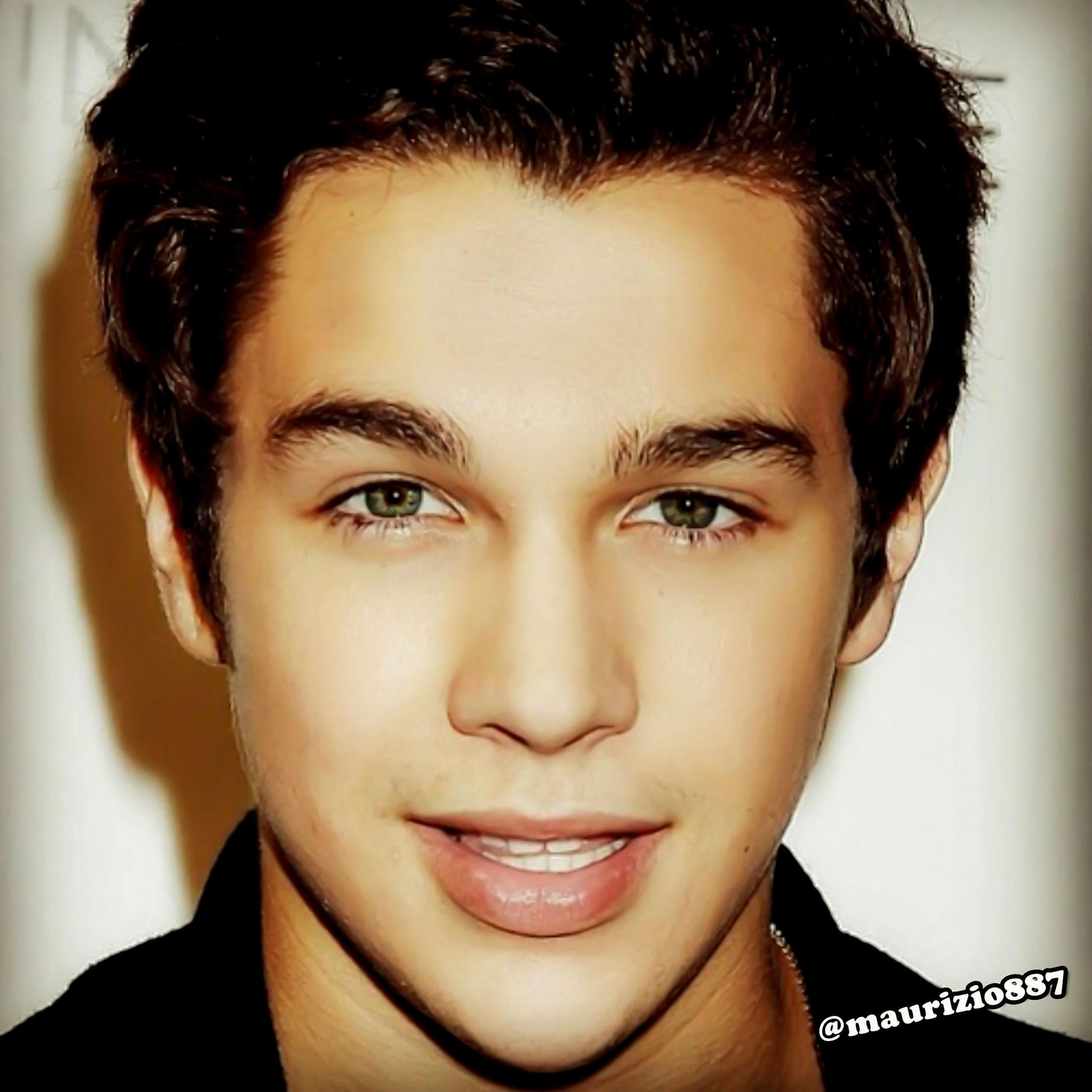 Your beautiful eyes! his music is the best, I love...just perfect!!! 
Happy Birthday... I love you   Austin Mahone 