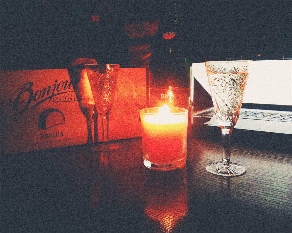 _yanochek's tweet photo. Хорошо сидим 🌌💚���💙 http://t.co/gLftx4bDiF