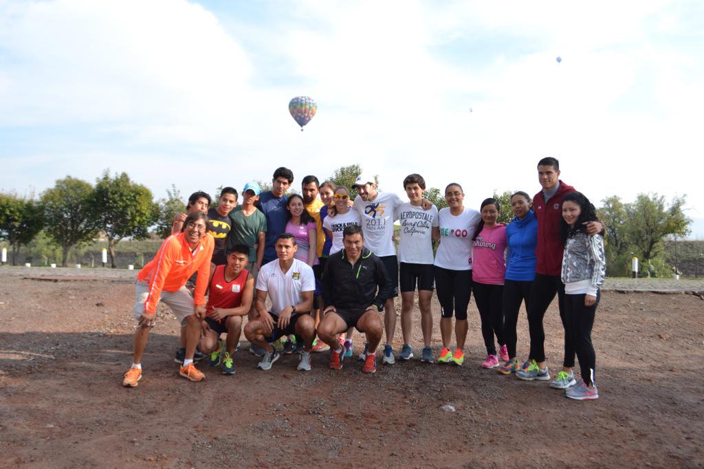 Runnersteoti's tweet photo. Visita especial del equipo Aldebaran y Runners teotihuacan @SalomonMex @RunningMexico @GarminMexico @RunnersWorldMex http://t.co/GCk3VgLfRC