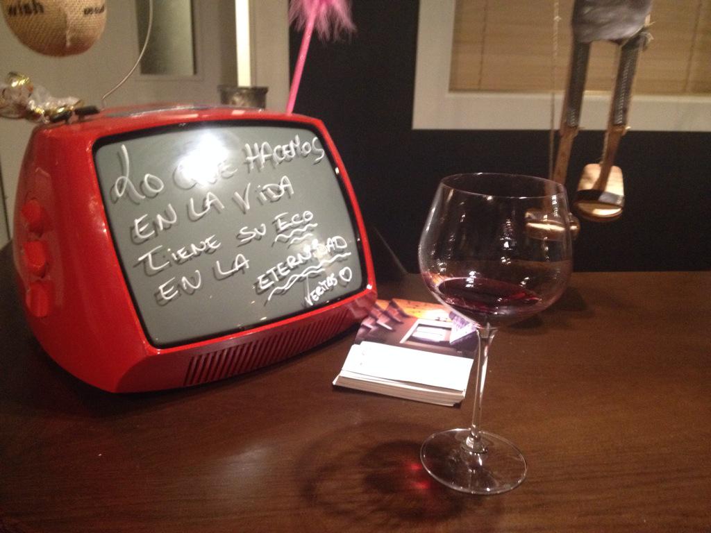diegolgvinos's tweet photo. Wine-time before dinner! @valserrano #rioja #ezcaray #vintage #winelovers http://t.co/DQuzzuxna6
