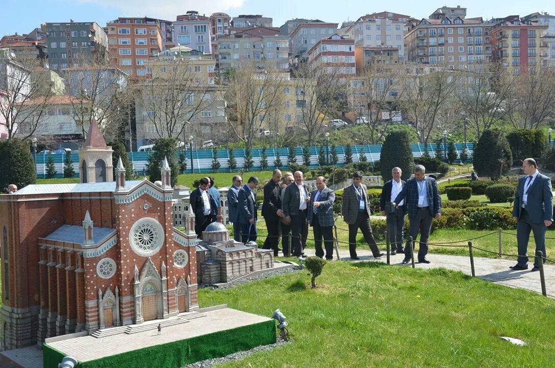 Miniatürk müzesini gezerek, mimari eserlerin minyatürlerini inceleme fırsatı bulduk. Eserler hakkında bilgi aldık.