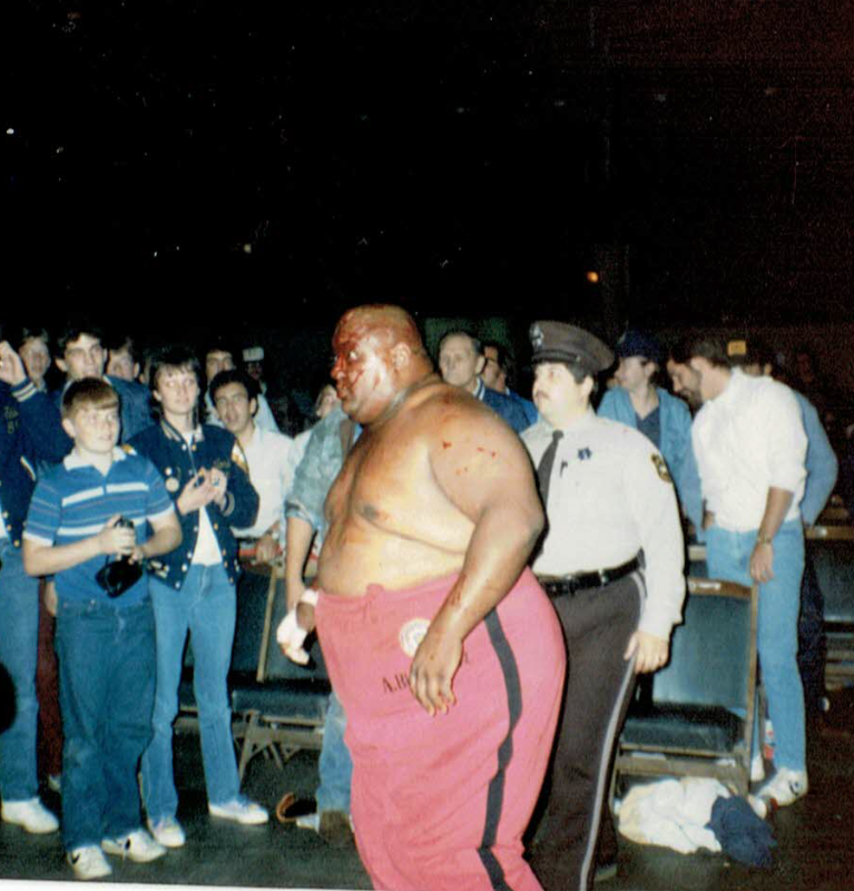 OldWrestlingPic's tweet photo. “@canyonkidd99: @OldWrestlingPic back in 1983 in Grand rapids michigan at the stadium arena http://t.co/WtqiuOW4cS” @davemilican