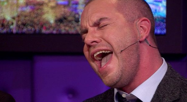 RTLBoulevard's tweet photo. Kippenvelmomentje van de vrijdagavond http://t.co/mrnqD2FctT #rtlblvd http://t.co/PlzLg2Tu6E