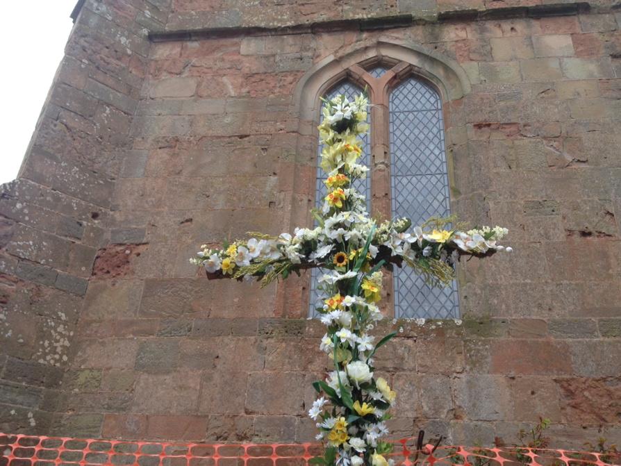 adlomas's tweet photo. #Eastermeans - new life engulfing the dead wood of the cross. #leadonvale #redmarley http://t.co/RDer2gYJEe