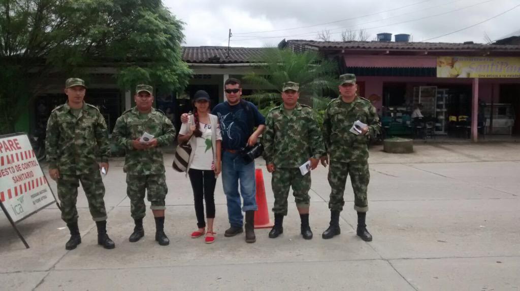 AicmaColombia's tweet photo. Medios de comunicación, @SENAComunica @COL_EJERCITO Brigada Móvil 13 y Batallón de Ingenieros #27 #Remángate Putumayo http://t.co/LrsYzpGVgy