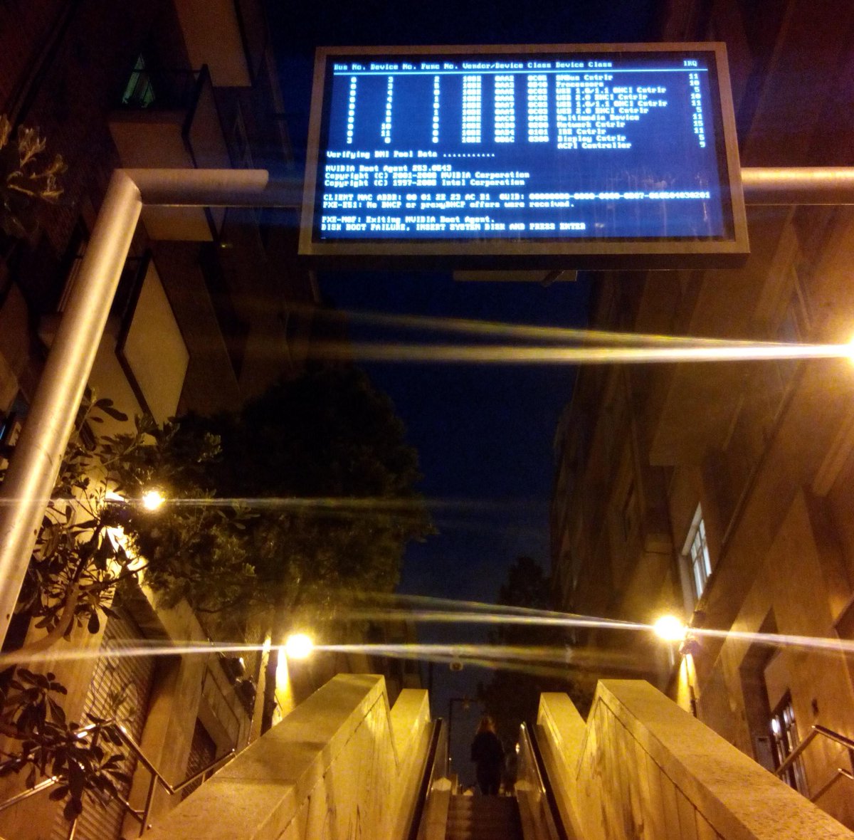 MRecasensP's tweet image. DISK BOOT FAILURE (insert system disk and press enter) a la Baixada de la Glòria #diskbootfailure #bcninspira