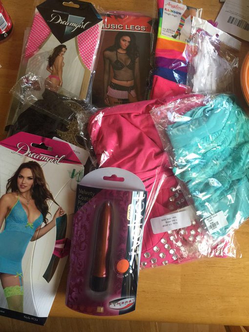 Not feeling well and I go to my box and all these gifts are there! You guys know how to make me smile<a href="/tag/chef"class="tags"><span>#chef</span></a><a href="/tag/snapchat"class="tags"><span>#snapchat</span></a><a href="/tag/snapme"class="tags"><span>#snapme</span></a><a href="/tag/kaleykade"class="tags"><span>#kaleykade</span></a>