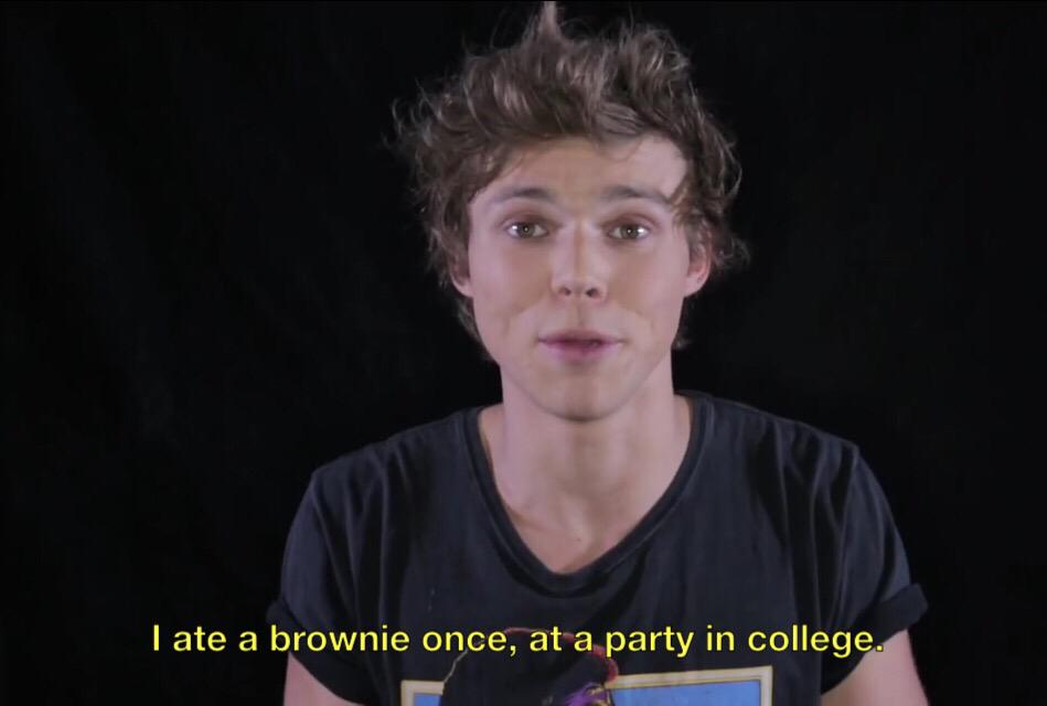 5SOSAsParksNRec's tweet photo. http://t.co/QKzEb46MAO