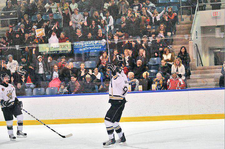 lasallevipers's tweet photo. PREVIEW: Sammy 'Boom boom' Banga is back in town to catch a huge Game 6 matchup -->  http://t.co/T4IsjIm6tR #LEAvsLAS http://t.co/GRfV8hXvm5