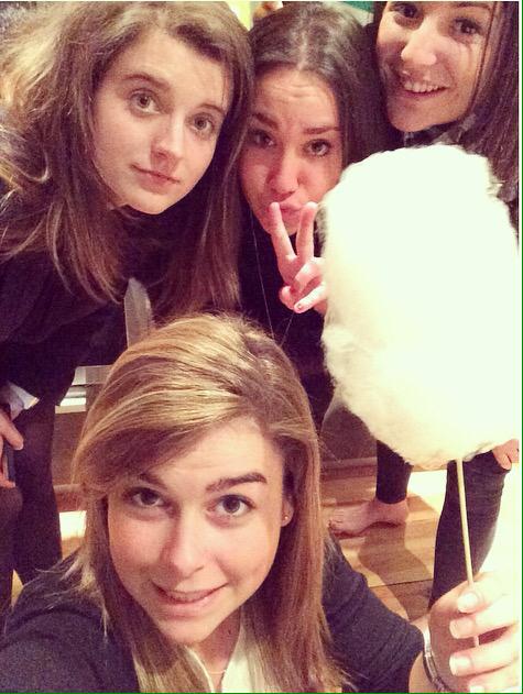 PerrineChevrot's tweet photo. #copine #soiree #barbeapapa #faitmaison 💕🎈🍭 @Marineiffly @MurielCasassus @BachelardMaud http://t.co/w6xPKTtV3o