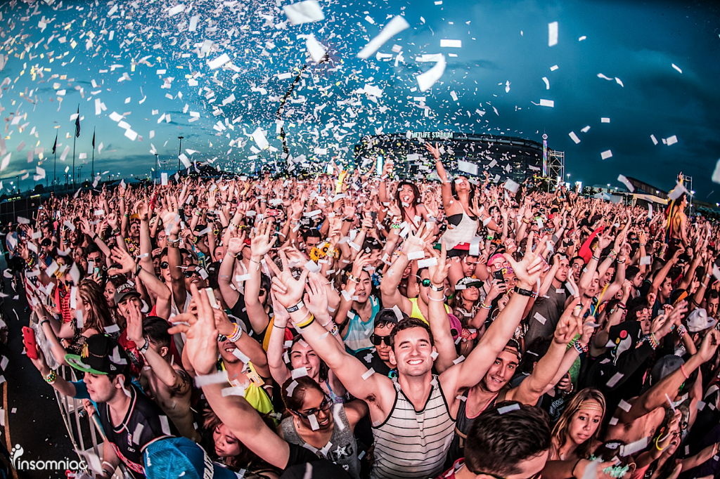 EDC_LasVegas's tweet photo. Hands up for #EDCNY! 🙌 ✨ http://t.co/Gc4APwoYEV