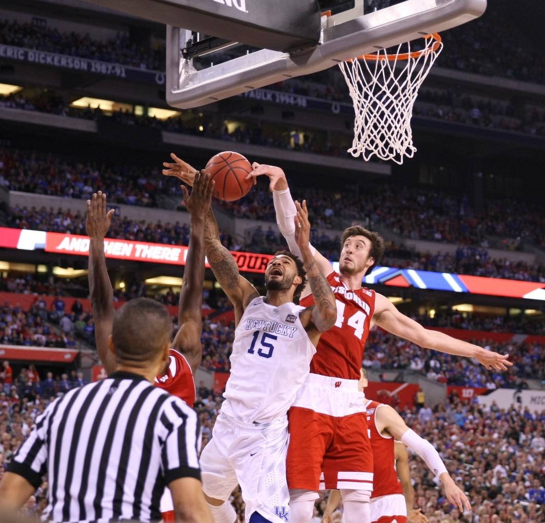 JonKruegerPhoto's tweet photo. Willie gets blocked by Frank Kaminsky #BBN #KernelPhoto @KYKernelSports http://t.co/rumW4wyyTK