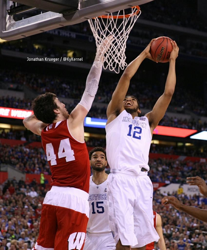 JonKruegerPhoto's tweet photo. Karl-Anthony Towns fights for the basket #BBN #KernelPhoto @KYKernelSports http://t.co/6bZsJ7gYsU
