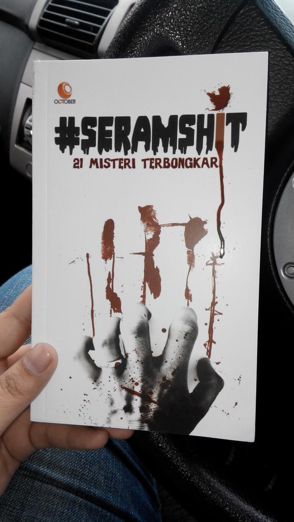 ninaalias_'s tweet photo. Dah dapat buku #Seramshit thanks #octobooks @octobooks http://t.co/MT2s8ArcxL