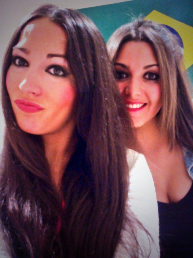 MaakarLy's tweet photo. Vamos con la gorda! #DeSevillanasManeras. Hoy la noche es larga! @PaulaAlbea http://t.co/8sIN7UyrEA